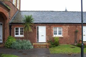 1 bedroom Detached t...